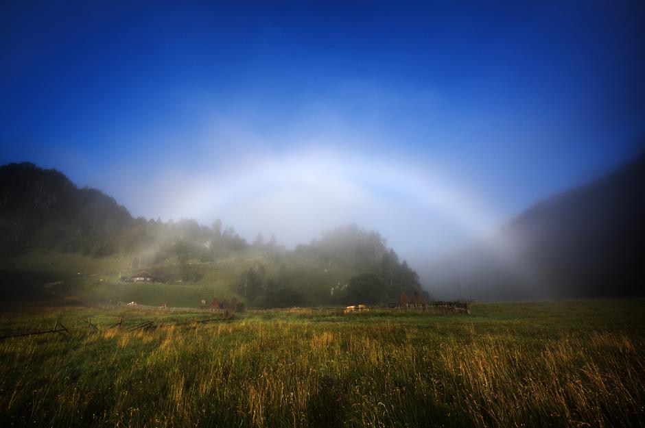 White rainbow, Fundatura Ponorului, Romania